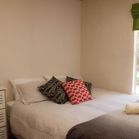 Wai-Knot Accommodation Onetangi الغرفة الصورة